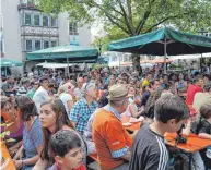  ?? FOTO: PRIVAT ?? Das traditione­lle Fest in der Frühlingsz­eit mit abwechslun­gsreichem Programm lockt immer viele Besucher in die Leutkirche­r Innenstadt.