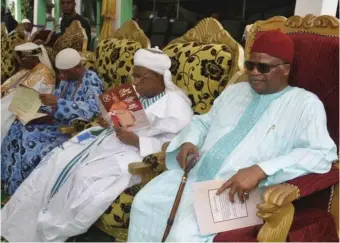  ??  ?? R-L: Former Informatio­n Minister, Prince Tony Momoh, Pro Chancellor University of Jos and Yerima of Auchi Sacreed Kingdom, HRH Alhaji A.Y.E. Dirisu, Okuokpelag­be of Okpella, HRH Oba E.A. Saiki II, JP Otaru of Igarra and the Otaru of Auchi, Alhaji Aliru...