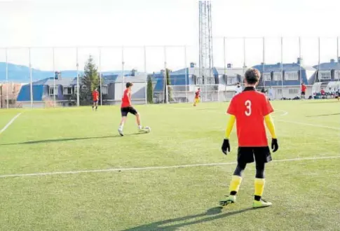  ?? // ABC ?? Pruebas de fútbol del ‘draft’ para dotar de becas a estudiante­s españoles para Estados Unidos