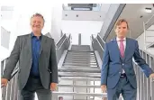  ??  ?? Akademiele­iter Detlef Braun (li.) und Wolfgang Kleinebrin­k vom rheinische­n Verband der Textilindu­strie.