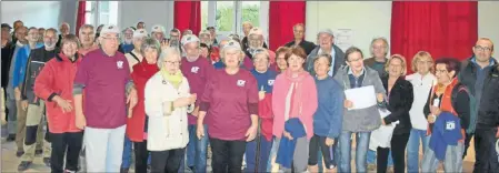  ??  ?? Des bénévoles amoureux du patrimoine du Quercy blanc heureux