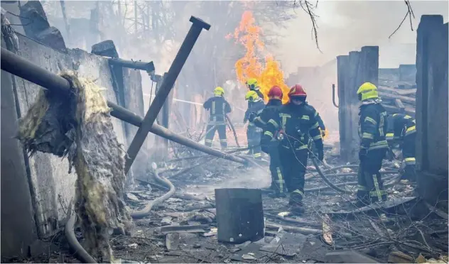  ?? Agence France-presse ?? Fire fighters extinguish a blaze at the site of a missile attack in Odesa on Friday.