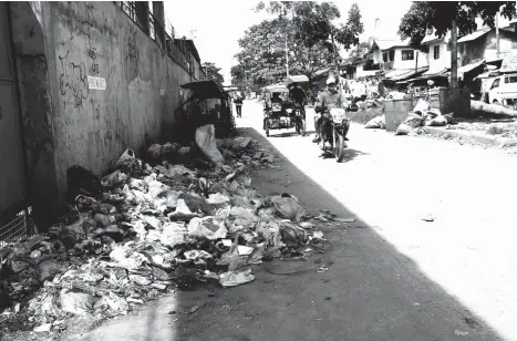  ?? Joey P. Nacalaban/SS-CDO ?? DIRTY. Piles of uncollecte­d garbage lie rotting in Sitio San Isidro Labrador in Barangay Lapasan, in this photo taken on Tuesday, November 14.