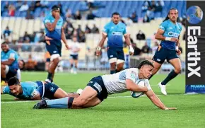  ?? PHOTOSPORT ?? Izaia Perese scores for the Waratahs against Moana Pasifika. The Waratahs have a tougher test when they face the Hurricanes on Saturday.