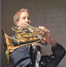  ?? FOTO: MAIKE HELBIG ?? Der armlose Hornist Felix Klieser kommt im September nach Weingarten.