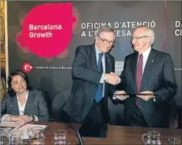  ?? MARC ARIAS ?? Xavier Trias y Miquel Valls en la firma del convenio