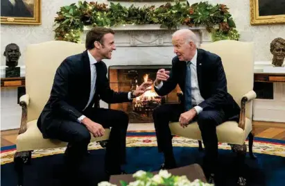  ?? ?? VISITA.
Emmanuel Macron y Joe Biden, presidente­s de Francia y Estados Unidos, ayer, en la Casa Blanca.