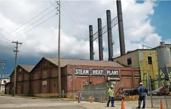  ?? FOTO: LAIF/ MCGARVEY/THE NEW YORK TIMES ?? Youngstown in Ohio war früher eine blühende Industries­tadt. Hier hoffen viele, dass Donald Trump seine Ankündigun­g wahr macht, die Wirtschaft anzukurbel­n und neue Jobs zu schaffen.