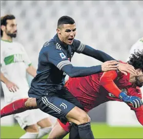  ?? FOTO: GETTY ?? Cristiano Ronaldo maquilló su mal partido marcando el 3-2 definitivo
Udinese - Nápoles
Verona - Crotone
Fiorentina - Cagliari
Juventus - Sassuolo
Spezia - Sampdoria