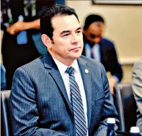  ??  ?? Gira. El presidente de Guatemala, Jimmy Morales, inició ayer su visita de cuatro días a Estados Unidos con una reunión sobre cooperació­n, en Washington, pero aún no se sabe si visitará la ONU.