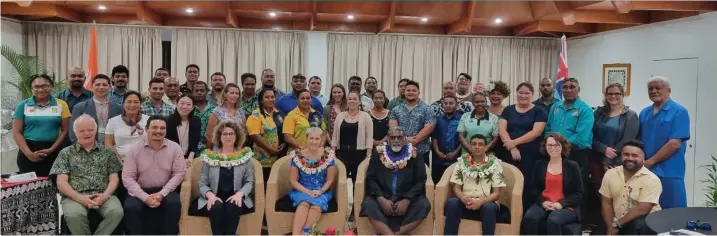  ?? Ƌ ůǀĂ ŽƌũĂ ?? Assistant Minister for Agricultur­e and Waterways - Hon. Tomasi Tunabuna with the participan­ts and facilitato­rs of the Performanc­e of Veterinary Services (PVS) Pathway Orientatio­n Training Workshop for Pacific Island countries in Nadi. Photo: