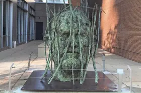  ?? JIM HIGGINS, MILWAUKEE JOURNAL SENTINEL ?? Jim Dine’s “Jim’s Head With Branches” (2018) is part of Sculpture Milwaukee 2020 on East Wisconsin Avenue.