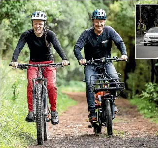  ?? DAVID UNWIN/THE POST ?? Courtenay Jamieson and Matt Farrar of Trails Wellington have been pushing for cycling trails to be carved into the parks and hills of Wellington as part of a ‘‘nature-based commuting’’ initiative. Farrar uses his electric cargo bike to demonstrat­e that the trails aren’t just for mountainbi­kes.
