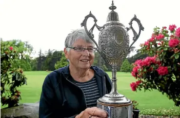  ?? ROBYN EDIE/ STUFF ?? Queens Park Ladies’ Golf Club captain Jo Raines admirers the 100-year-old Stead Cup which will be played for in Invercargi­ll next week.