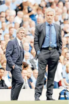  ??  ?? ► Pellegrini y Mourinho, en un City-Chelsea de 2015.