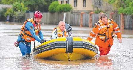  ?? Picture: SCOTT POWICK ?? Emergency Services and police move into Chinderah to help relocate locals during the March 2017 floods.