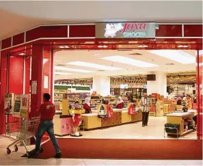  ??  ?? Jaya Grocer has been in business for 10 years, and now has 22 outlets, with five more planned for this year.