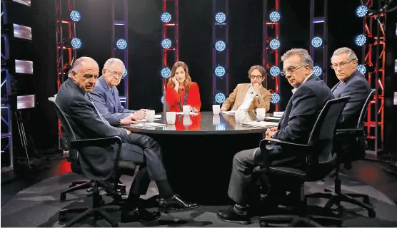  ??  ?? José María Riobóo, Javier Jiménez Espriú, Regina Reyes Heroles, Gabriel Quadri, Óscar Díaz González y Sergio Allard en el programa televisivo.