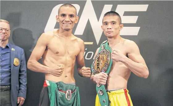  ??  ?? WBC super-flyweight champion Srisaket Sor Rungvisai, right, and challenger Iran Diaz pose after yesterday’s weigh-in.