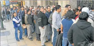  ?? CEDOC PERFIL ?? A LA COLA. El desempleo es del 9,1% y entre los menores de 29 años sube al 15,4%.