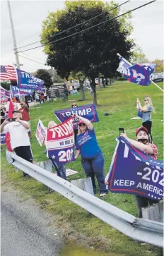  ?? Ap / carolyn kaster ?? Partidario­s de Donald Trump también manifestar­on ayer su apoyo al presidente republican­o en Erie, Pensilvani­a.