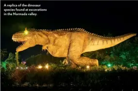  ??  ?? A replica of the dinosaur species found at excavation­s in the Narmada valley.