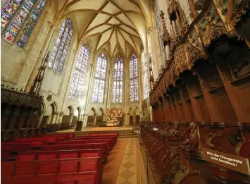  ?? Foto: Alexander Kaya ?? Das Chorgestüh­l im Ulmer Münster gilt als ein Meisterwer­k. Der Dreisitz und das Gestühl, mit Hunderten aus Eichenholz ge schnitzten Figuren, gehören zu den berühmtest­en und schönsten der deutschen Gotik.