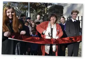  ??  ?? Debbie Wilcox, the leader of Newport City Council, cuts the ribbon at the opening of the trail
