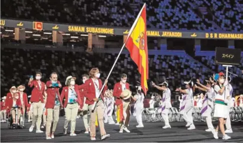  ?? // EFE ?? La delegación española durante el desfile inaugural en el estadio olímpico de Tokio