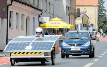  ??  ?? Na ovogodišnj­u utrku solarnih automobila prijavila se 21 ekipa, od kojih su po jedna iz Slovenije i BiH