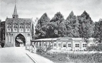  ?? FOTO: REGIONALMU­SEUM NEUBRANDEN­BURG (REPRO) ?? Das Konzerthau­s Reinmann stand am Stargarder Tor in Neubranden­burg. Reichsprop­agandamini­ster Goebbels hielt dort wohl 1933 eine Rede.