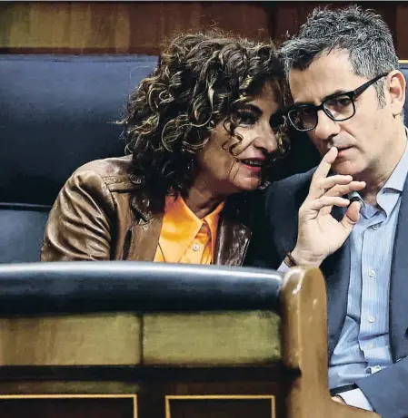  ?? ?? María Jesús Montero y Félix Bolaños, este miércoles en el Congreso