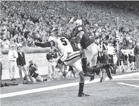  ?? PERRY MCINTYRE/GEORGIA PHOTO ?? Georgia junior receiver Terry Godwin makes a one-handed touchdown catch during the Bulldogs’ 20-19 victory at Notre Dame on Sept. 9.