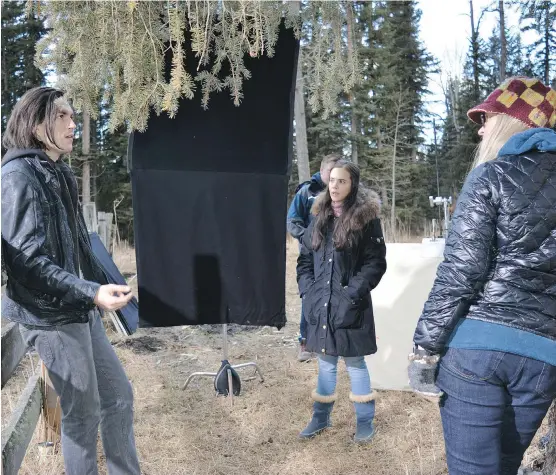  ?? BRIANNE CODERRE. ?? Actors Charlie Kerr and Sophia Lauchlin Hirt with director Sandi Somers on the set of Ice Blue. Somers says the Alberta landscape enhances the story.