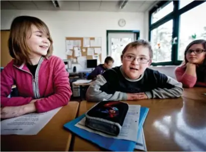  ?? FOTO PHOTO NEWS ?? Kinderen met een verstandel­ijke beperking die les volgen in het gewoon onderwijs krijgen voortaan een eigen budget voor ondersteun­ing.