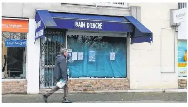  ?? Florie CEDOLIN ?? Suite à un incendie, la librairie Le Bain d’encre au Chesnay-Rocquencou­rt (Yvelines) est fermée.