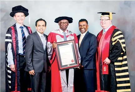  ??  ?? Professor Duncan Bentley- Deputy Vice Chancellor (Academic) Swinburne University, Nalaka Niroshana-General Manager NCHS, Dr Jayantha Dharmadasa- Chairman NCHS, Mr. Victor Ramanan- CEO/ Deputy Chairman NCHS & Mr. Graham Goldsmith- Chancellor Swinburne...