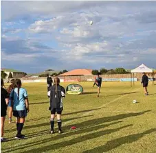  ?? Photo: Sean Teuma ?? Ash Taylor goes through bomb catching drills with NRL clinic participan­ts at Herb Steinohrt Oval.