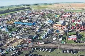  ??  ?? Panorámica. Escenario de Expoagro, en el predio estable, con mejoras en su infraestru­ctura, sobre la autopista Rosario-Buenos Aires, en San Nicolás.