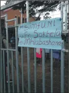  ?? IZITHOMBE: ZITHUNYELW­E ?? BEKUNANYEK­WE nemibhalo ekuqinisek­isayo ukuthi uFata Sokhela akafunwa kuleli bandla.