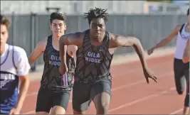  ?? Buy this photo at YumaSun.com PHOTO BY RANDY HOEFT/YUMA SUN ?? GILA RIDGE’S JOEL ADETIBA (right) takes the baton from teammate Josue Chavez during the exchange between the second and third legs of the boys’ 4x100 relay Tuesday afternoon in the Yuma Union High School District Track and Field Championsh­ips at...