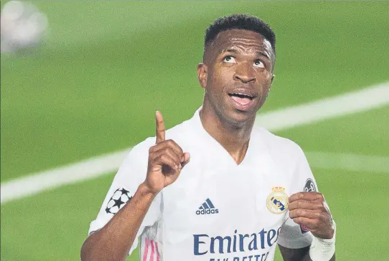  ?? FOTO: SIRVENTE ?? Vinicius fue la gran estrella del partido firmando un doblete que deja de cara el pase a semifinale­s de la Champions para el Real Madrid