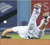  ??  ?? DODGERS SECOND BASEMAN Logan Forsythe can’t stop a fifth-inning single by Leury Garcia of the Chicago White Sox.