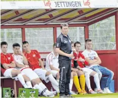  ?? Foto: Ernst Mayer ?? Jettingens Trainer Walter Zachwey hat mit seiner jungen Truppe einen starken Einstand in der Kreisliga hingelegt.