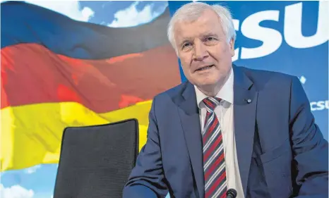  ?? FOTO: DPA ?? Die Obergrenze für die Einwanderu­ng gehöre „zur Selbstacht­ung“der CSU, sagte Parteichef Horst Seehofer.