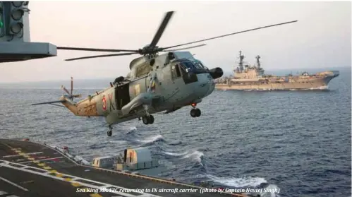  ??  ?? Sea King Mk.42C returning to IN aircraft carrier (photo by Captain Navtej Singh)