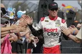  ?? STEVE HELBER — THE ASSOCIATED PRESS, FILE ?? Carl Edwards greets fans during driver introducti­ons for NASCAR Sprint Cup auto race at Martinsvil­le Speedway in October 2016in Martinsvil­le, Va.