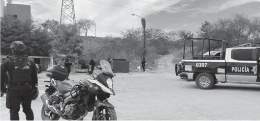  ?? FOTO: DEBATE ?? En la Zona Dorada, al nororiente de Culiacán, a plena luz del día lo acribillar­on a tiros.