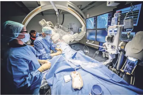  ?? FOTO: ANDREAS ENDERMANN ?? Die Aufdehnung eines verstopfte­n Herzkranzg­efäßes in einem Herzkathet­erlabor ist die schnellste Therapie des Herzinfark­ts.