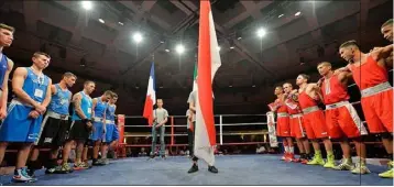  ?? (Photos Mickaël Alési) ?? Associés, l’ASM boxe et l’AMSL Fréjus (à d.) ont affronté une sélection italienne.